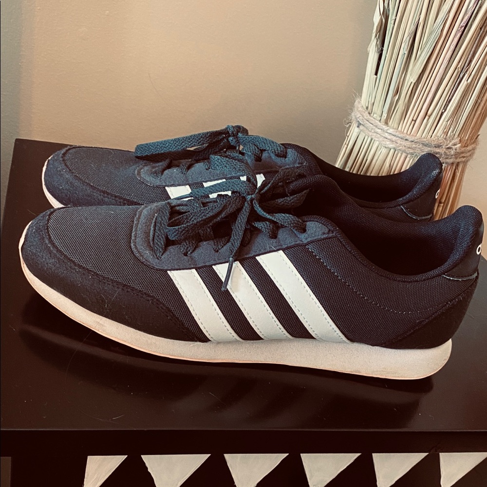 Adidas Tennis Shoes